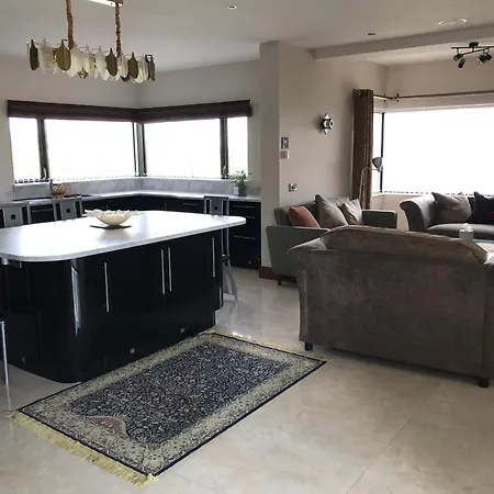 Serene Luxurious Haven With Sea Views