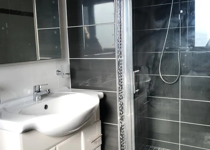 Serene Luxurious Haven With Sea Views 롯지