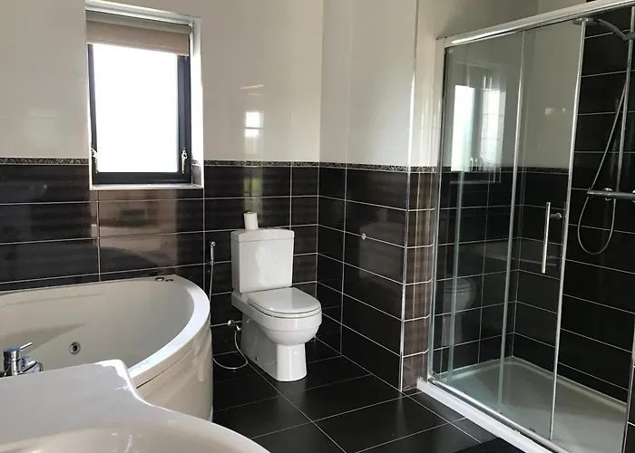 Serene Luxurious Haven With Sea Views Jaktstuga