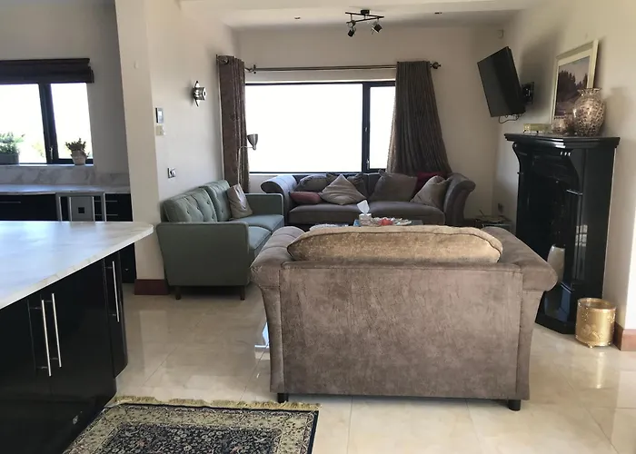 Serene Luxurious Haven With Sea Views