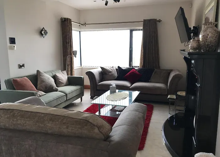 Serene Luxurious Haven With Sea Views Jaktstuga