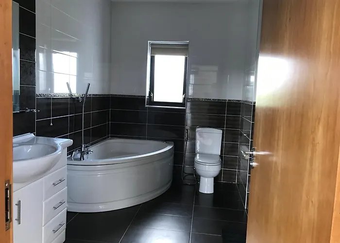 Serene Luxurious Haven With Sea Views *